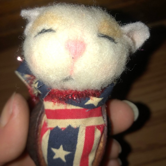 Handmade, felted mouse in fig shell - Picture 5 of 5